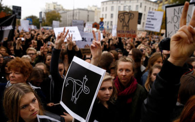 Marcha contra los planes del gobierno para prohibir el aborto en Polonia
