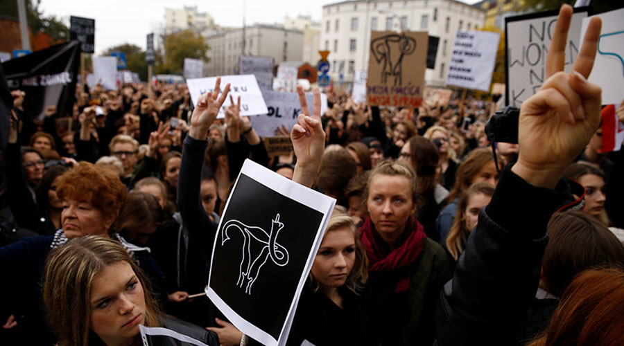 Marxa contra els plans del govern per prohibir l’avortament a Polònia